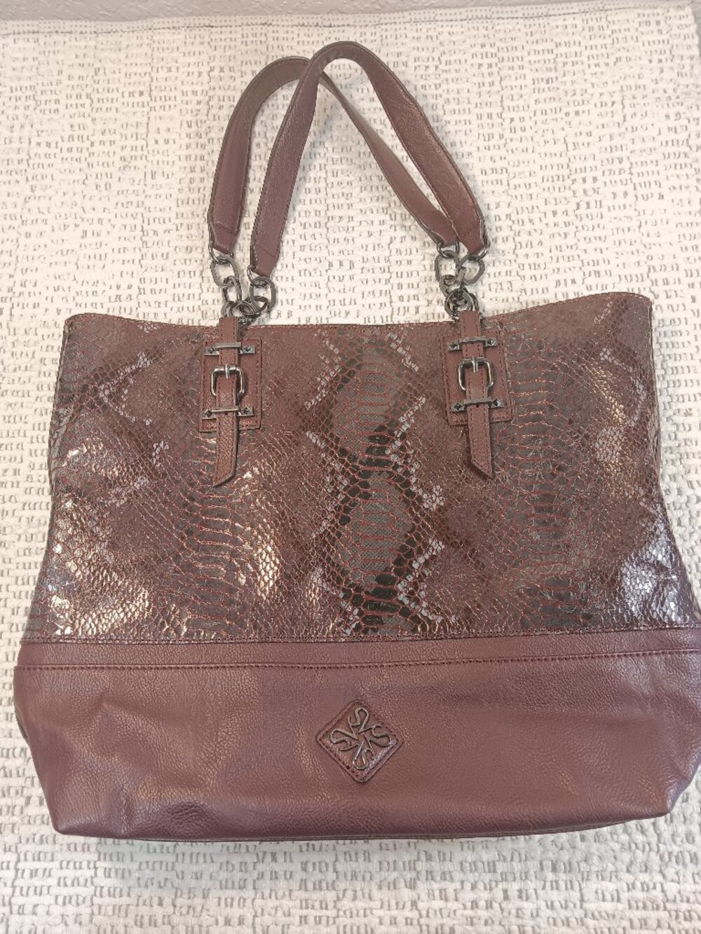 Simply Vera Vera Wang plum colored faux snakeskin chain-link handles tote purse